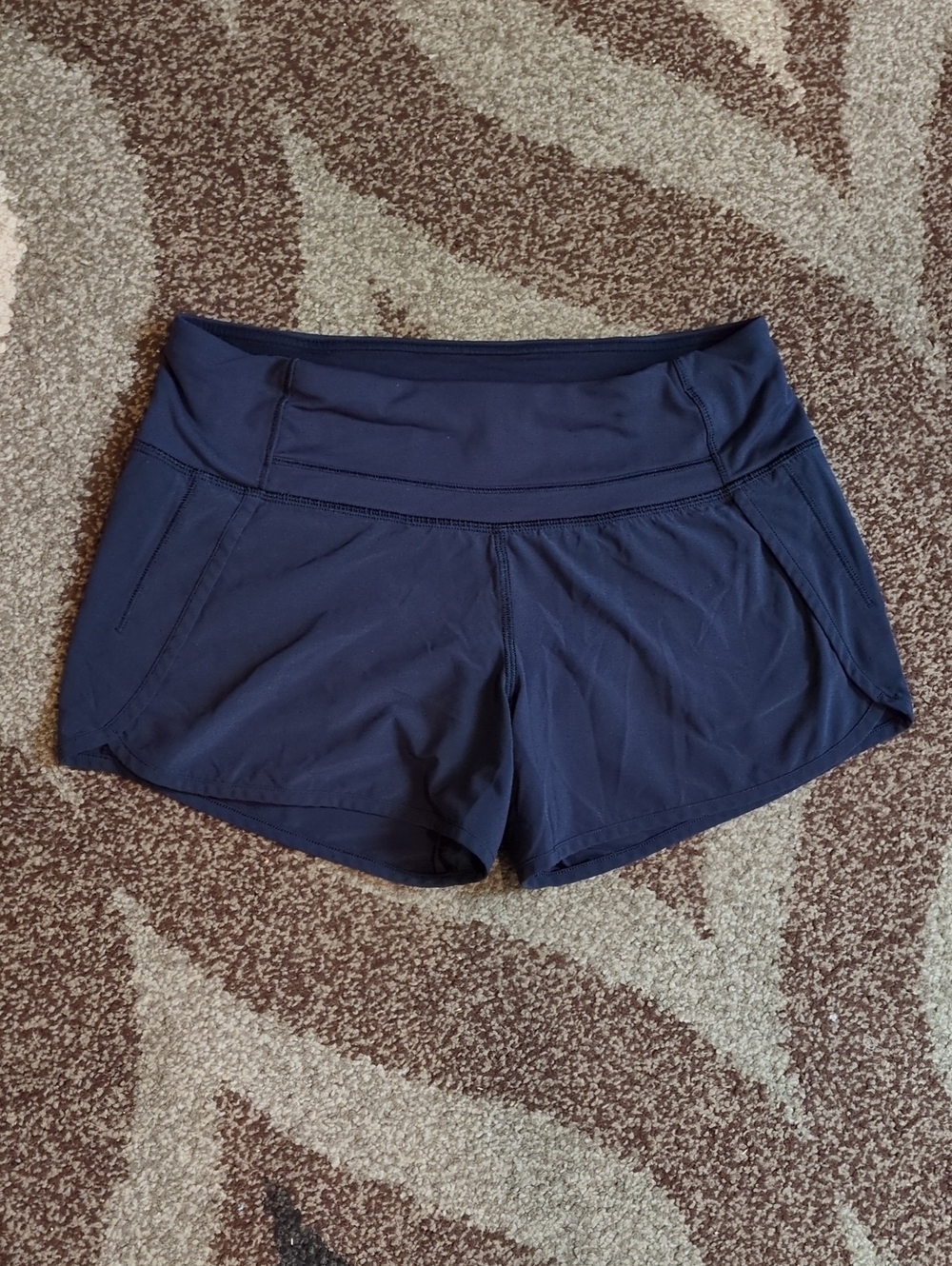 😎❤️💙 Lululemon athletica Dark Navy Athletic Shorts Women's size 4😎❤️💙